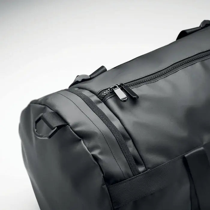 Geanta sport din prelata neagra cu cusaturi intarite si fermoare metalice robusta pentru antrenament