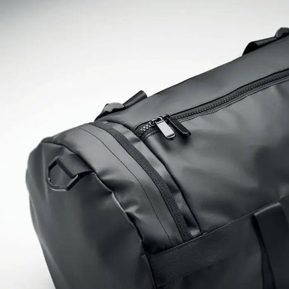 Geanta sport din prelata neagra cu cusaturi intarite si fermoare metalice robusta pentru antrenament