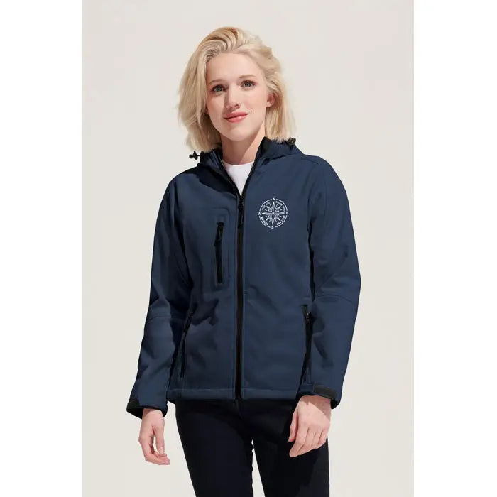 Jachetă softshell GLUGA REPLAY femei albastru marin cu busolă brodată albă și fermoare negre