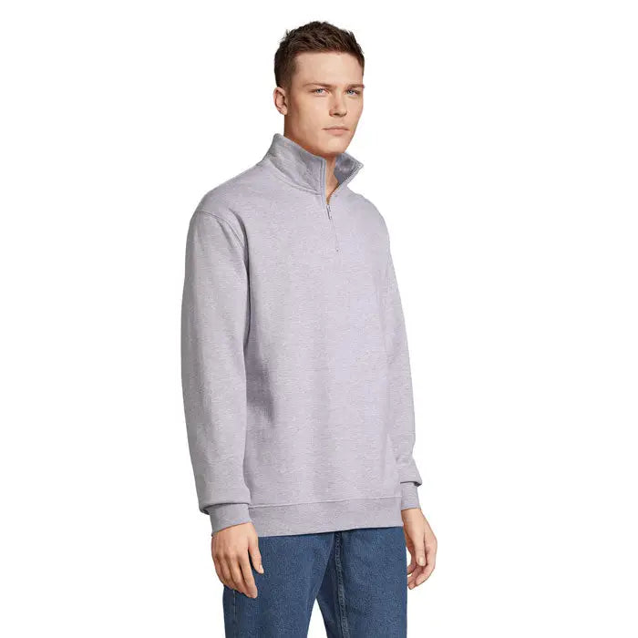 Guler cu fermoar pentru transpiratie conrad gri deschis din fleece cu textura moale si maneci cu margini striate
