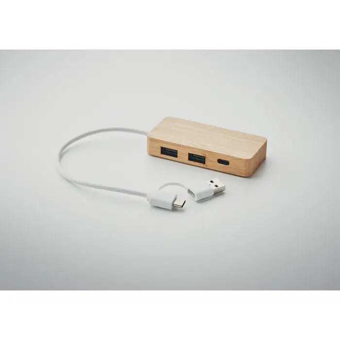 Hub bamboo usb cu 3 porturi din lemn deschis la culoare cu cablu alb de incarcare