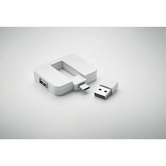 Hub usb cu 4 porturi alb cu adaptor usb-c la usb-a și stick usb alb minimalist compact