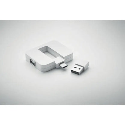 Hub usb cu 4 porturi alb cu adaptor usb-c la usb-a și stick usb alb minimalist compact