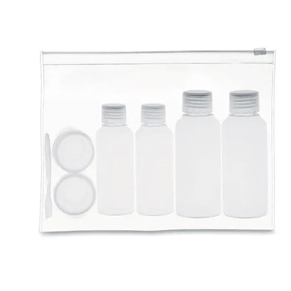 Husa de calatorie transparenta cu patru sticle albe mate cu capace argintii si doua capace rotunde