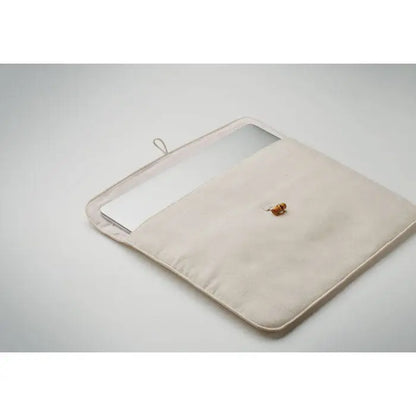 Husa din bumbac bej de 15 inchi cu nasture mic de lemn si maner din material textil pentru laptop