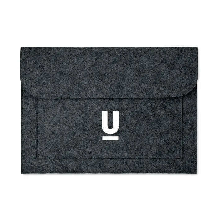 Husa pentru laptop felt de 15 inchi gri inchis cu logo alb u din fetru pe partea din fata