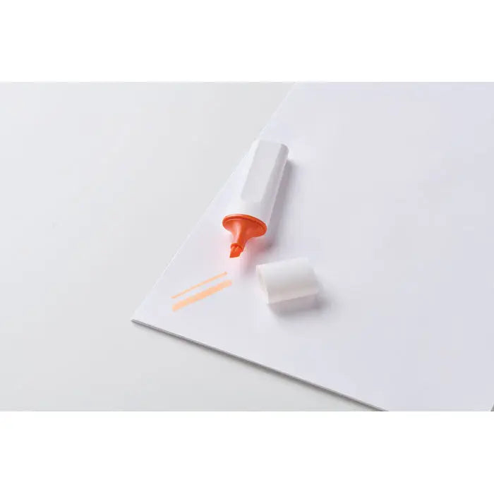 Iluminator rpet marker fluorescent alb cu vârf și capac portocaliu din plastic lucios