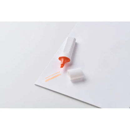 Iluminator rpet marker fluorescent alb cu vârf și capac portocaliu din plastic lucios