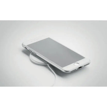 Iphone 6s alb cu finisaj metalic conectat la cablu de incarcare incarcare magnetic wireless 10w