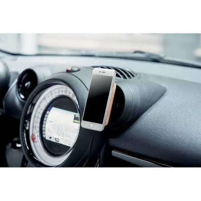 Iphone 6s argintiu montat pe suport auto cu incarcare wireless magnetica 15w pentru masina