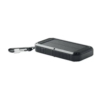 Incarcator solar portabil negru 8000 mAh cu suprafata texturata si carabiniera argintie atasata