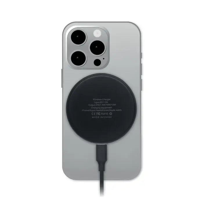 Încărcător wireless 3 în 1 15w negru circular atașat pe partea din spate a unui iphone argintiu