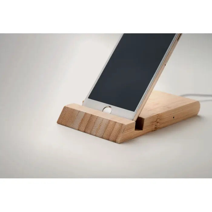 Stand telefon din bambus maro deschis cu design minimalist pentru încărcător wireless 10w