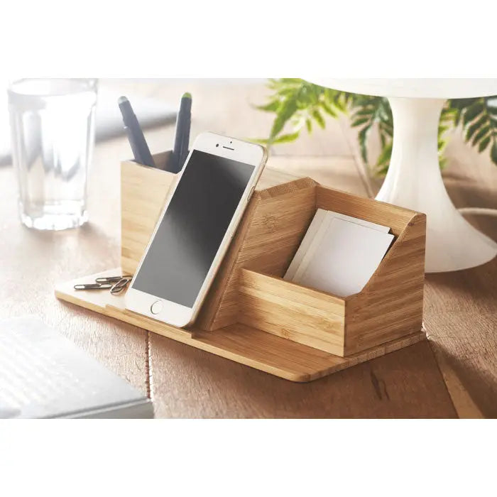 Organizer birou din bambus maro deschis cu compartimente multiple pentru pixuri, smartphone si carti de vizita cu incarcare wireless 10w