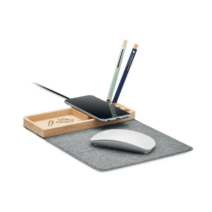 Organizator birou din lemn deschis cu incarcare wireless 15w, suport pixuri si compartimente clipsuri din bambus