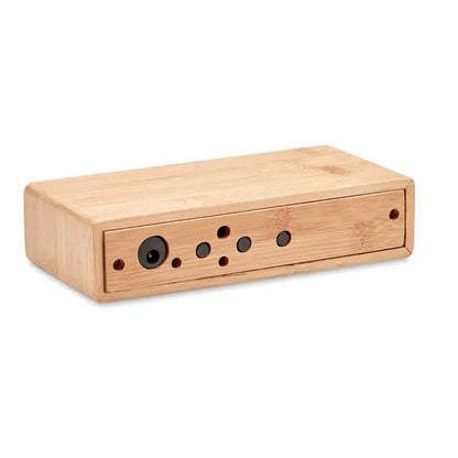 Încărcător wireless din bambus 5W maro deschis cu cutie dreptunghiulară și panou frontal cu port circular și găuri negre