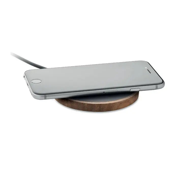 Silver iPhone pe spate pe un incarcator wireless rotund din lemn de salcam 15W cu cablu negru