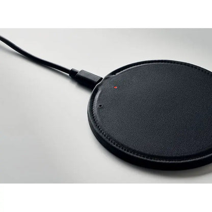 Incarcator wireless reciclabil de 15 w cu suprafata rotunda din piele neagra si cablu usb-c conectat