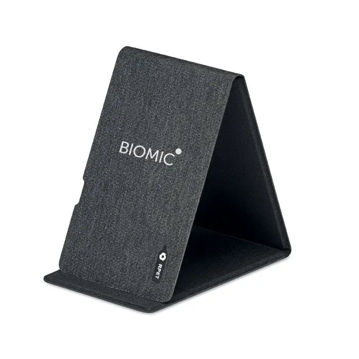Stand tabletă din material texturat negru cu branding biomic pentru încărcător wireless rpet 15w