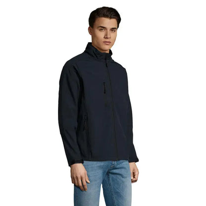 Jacheta soft shell navy albastru cu guler inalt si buzunare cu fermoar jacarelax barbati ss 340g