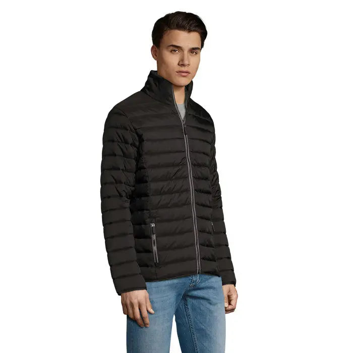 Jacheta captusita ride men neagra, matlasata, cu guler inalt si fermoar frontal din material puf