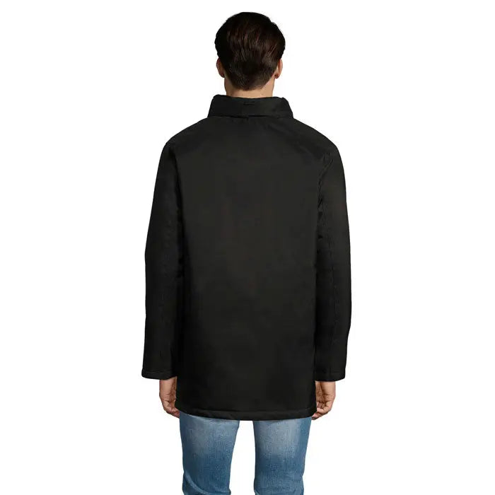 Jacheta unisex captulata Robyn neagra, cu maneci lungi, guler structurat si detalii subtile cusaturi