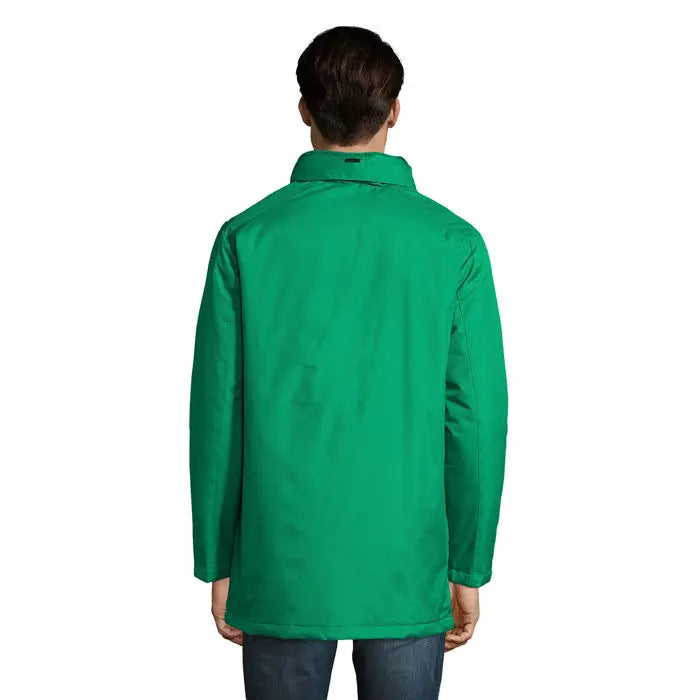 O jacheta unisex captulata robyn verde vibrant cu maneci lungi si detalii subtile de cusaturi