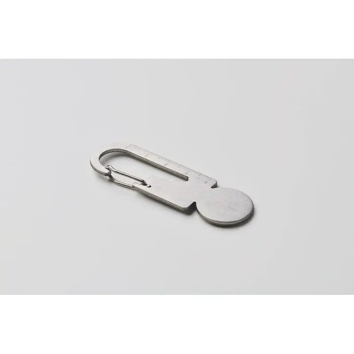 Carabinier metalic argintiu multifunctional cu riglă integrată și disc circular pentru jeton breloc