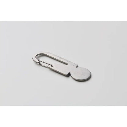 Carabinier metalic argintiu multifunctional cu riglă integrată și disc circular pentru jeton breloc