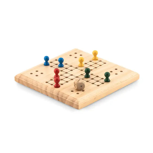 Joc ludo cu tabla de lemn deschis si piese colorate tip dop alaturi de un zar mic