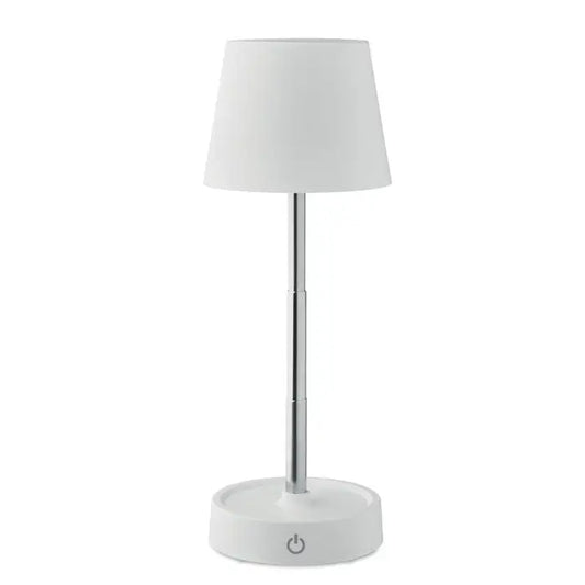 Lampa de masă albă cu picior cromat și abajur cilindric moale, reîncărcabilă prin usb