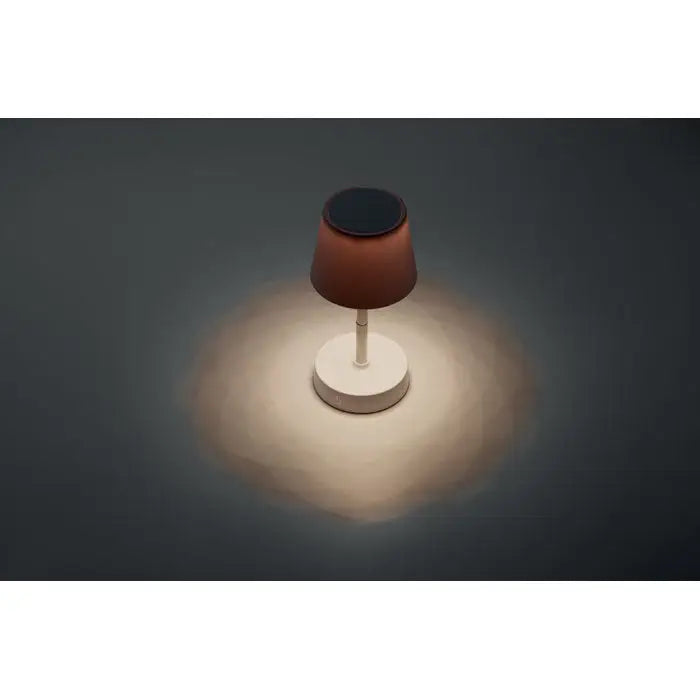 Lampa de masa reincarcabila prin usb cu abajur cupru si baza minima alba din plastic