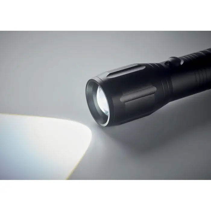 Lanterna led mare din aluminiu neagra cu grip texturat si fascicul puternic focalizat