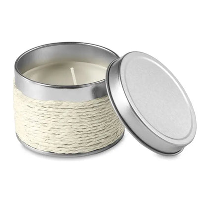 Lumanare cu parfum cilindrică în cutie metalică argintie cu sfoară crem și fitil alb simplu