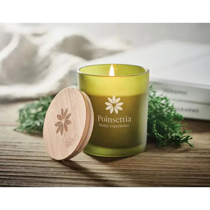 Lumanare de ceara pe baza de plante 120 gr verde masliniu cu capac de lemn gravat si branding poinsettia home experience