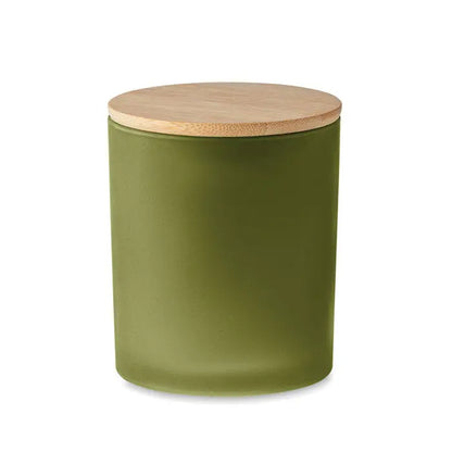 Lumanare de ceara pe baza de plante 200 gr in borcan de sticla verde masliniu mat cu capac de lemn deschis