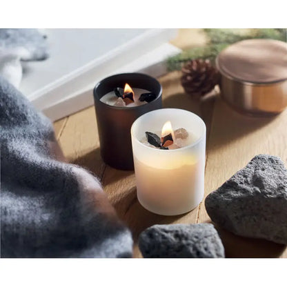 Lumanare de ceara pe baza de plante 200 gr cu sticla mata alba si chipsuri decorative de lemn aprinsa