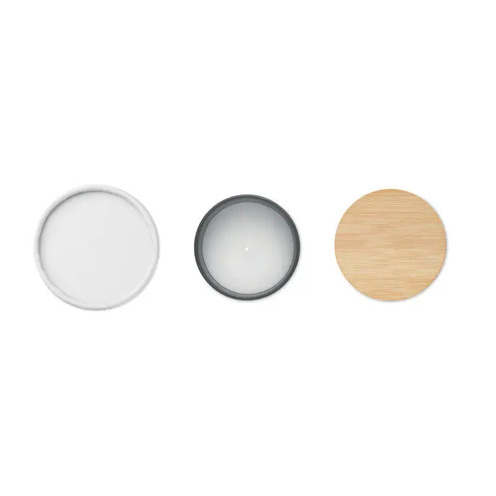 Trei suporturi de lumanari circulare minimaliste cu baza ceramica alba, margine metalica gri inchis si capac din lemn natural