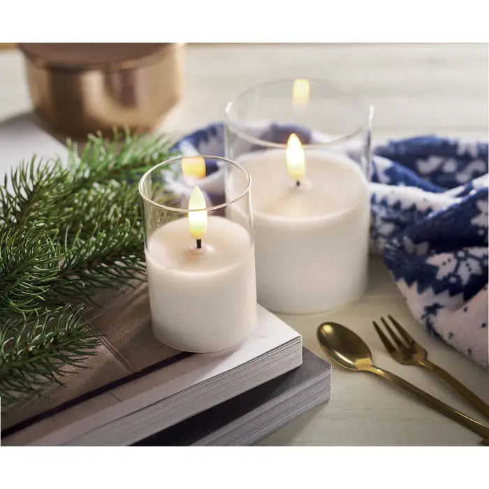 Lumanare led de ceara albă în suport de sticlă transparent cilindric ideală pentru decor ambiental