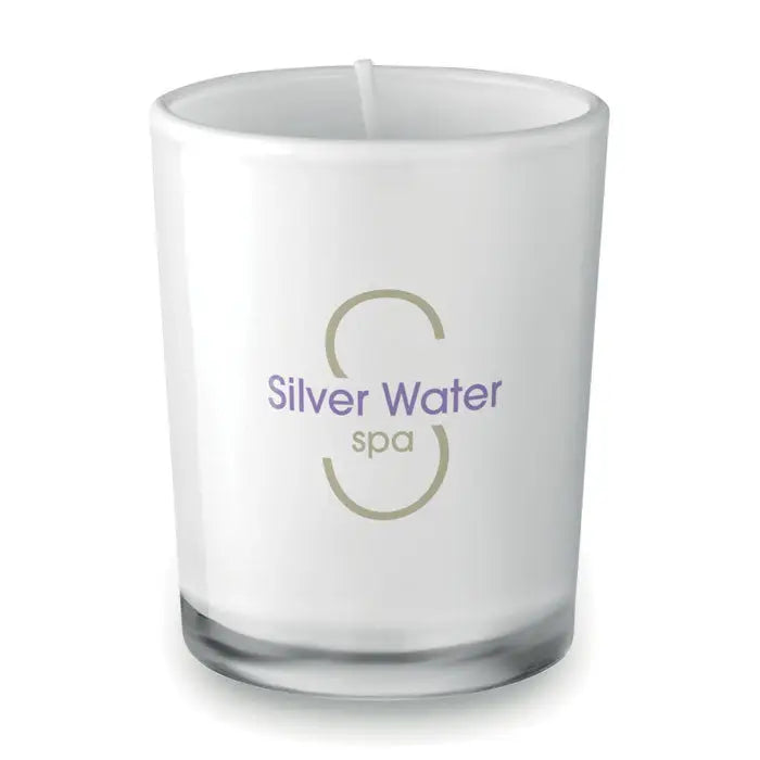 Lumanare parfumata in sticla alba cu logo minimalist silver water spa in mov si verde masliniu