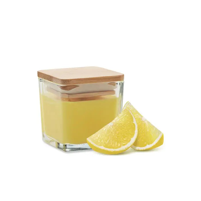 Lumanare parfumata patrata 50gr intr-un borcan de sticla cu capac de bambus, umplut cu miere de lamaie galbena vibranta