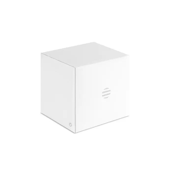 Lumanare parfumata patrata 50gr alba cu design minimalist si branding subtil in forma de cub