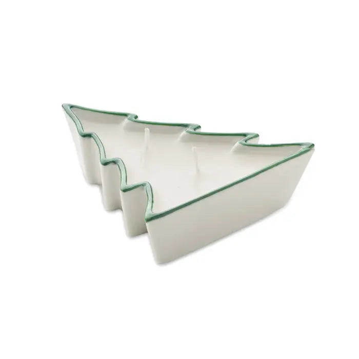 Lumanare pe baza de plante 60gr in suport ceramic alb in forma de brad de craciun cu margine verde