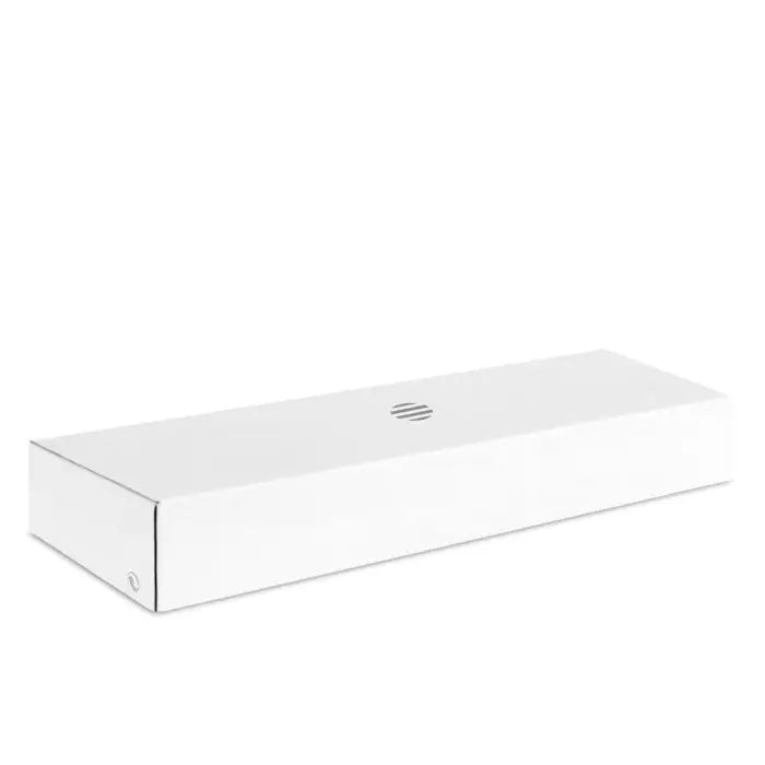 Cutie albă dreptunghiulară hp pentru lumina de birou si încărcător 10w cu design minimalist și logo gri subtil