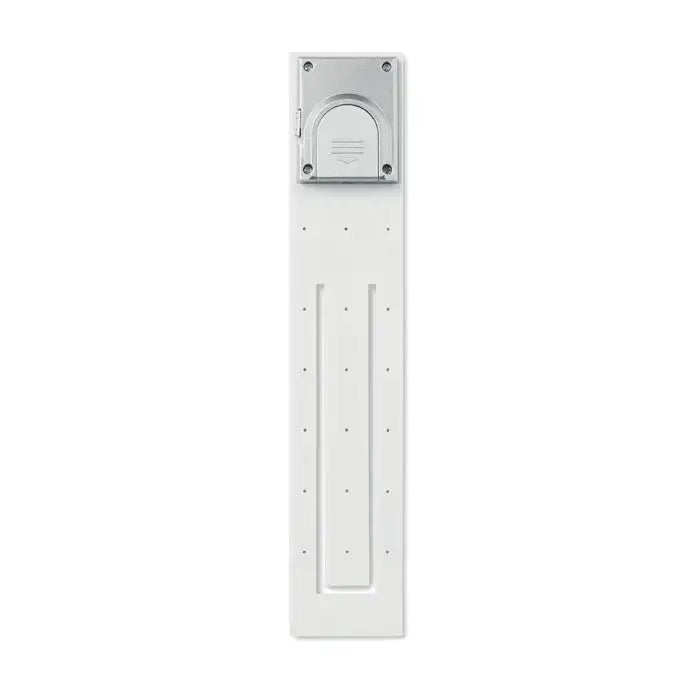 Organizator alb dreptunghiular de perete lumina de carte cu capac metalic argintiu arcuit si perforatii egale