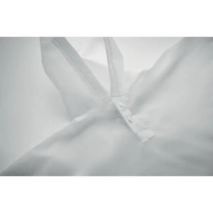 Manta de ploaie peva pentru copii cu gluga si camasa alba simpla cu tesatura neteda si design minimalist