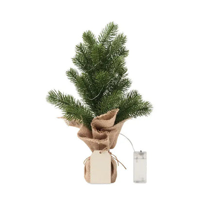 Mini brad artificial de Craciun cu ace dense si verzi vibrant, infasurat in sac din iuta rustic legat cu sfoara