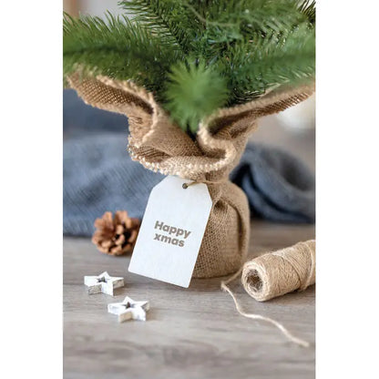 Mini brad artificial de Craciun verde mic împachetat în pânză de sac cu etichetă alba happy xmas