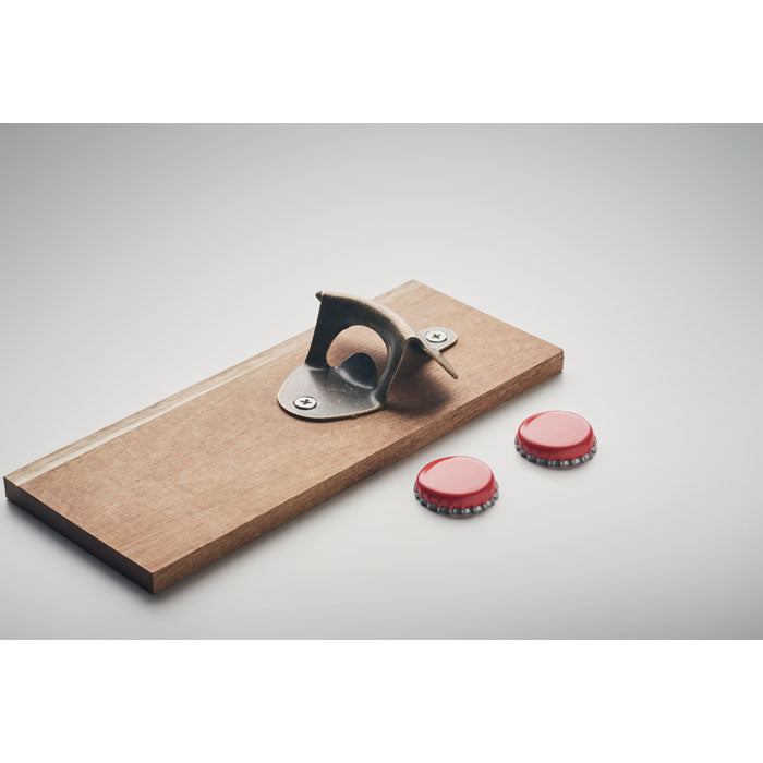 Deschizator de sticle montat pe perete