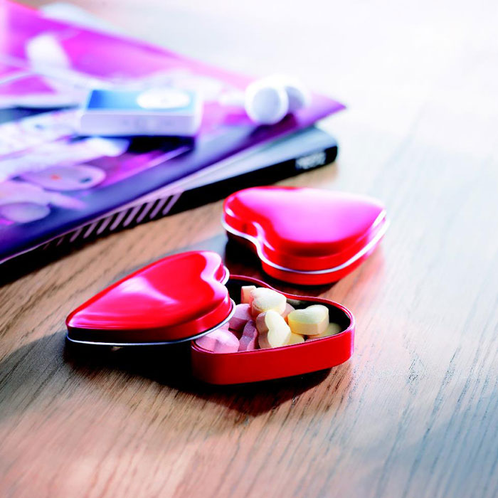 Cutie de tabla inima cu bomboane